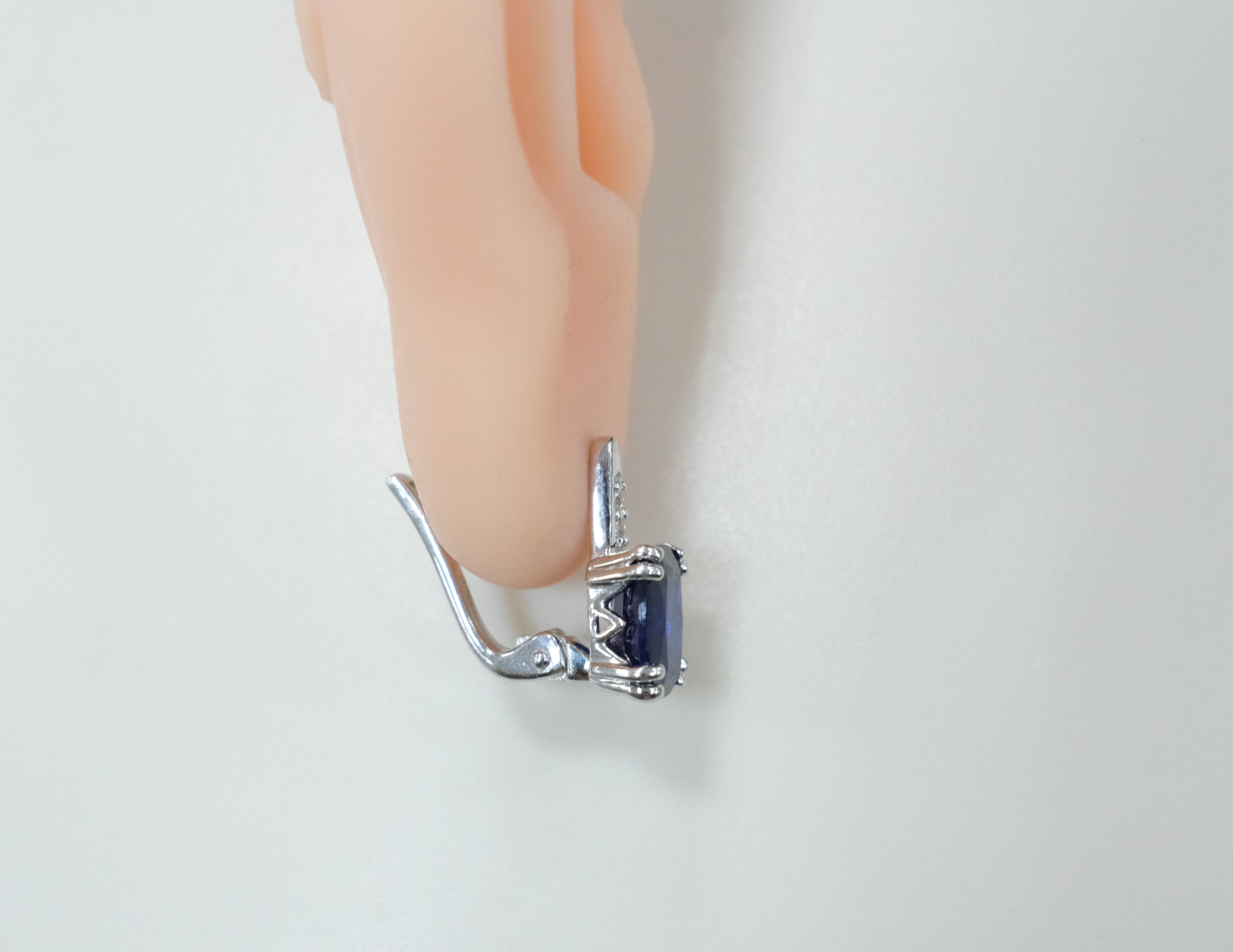 Серебряные серьги с сапфирами
